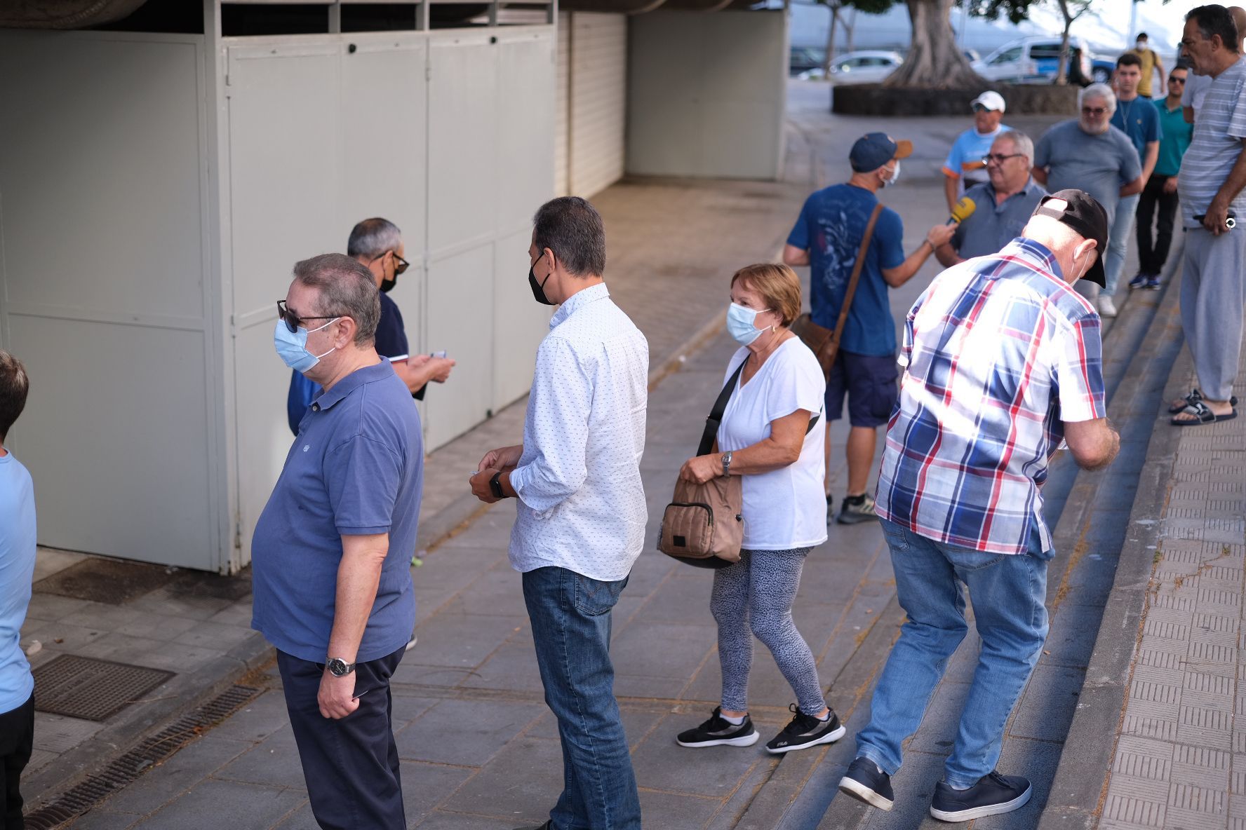 Colas para adquirir una entrada para el 'playoff' del CD Tenerife