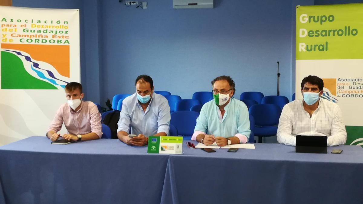 La reunión de Adegua se celebró en la Casa de la Cultura de Baena.