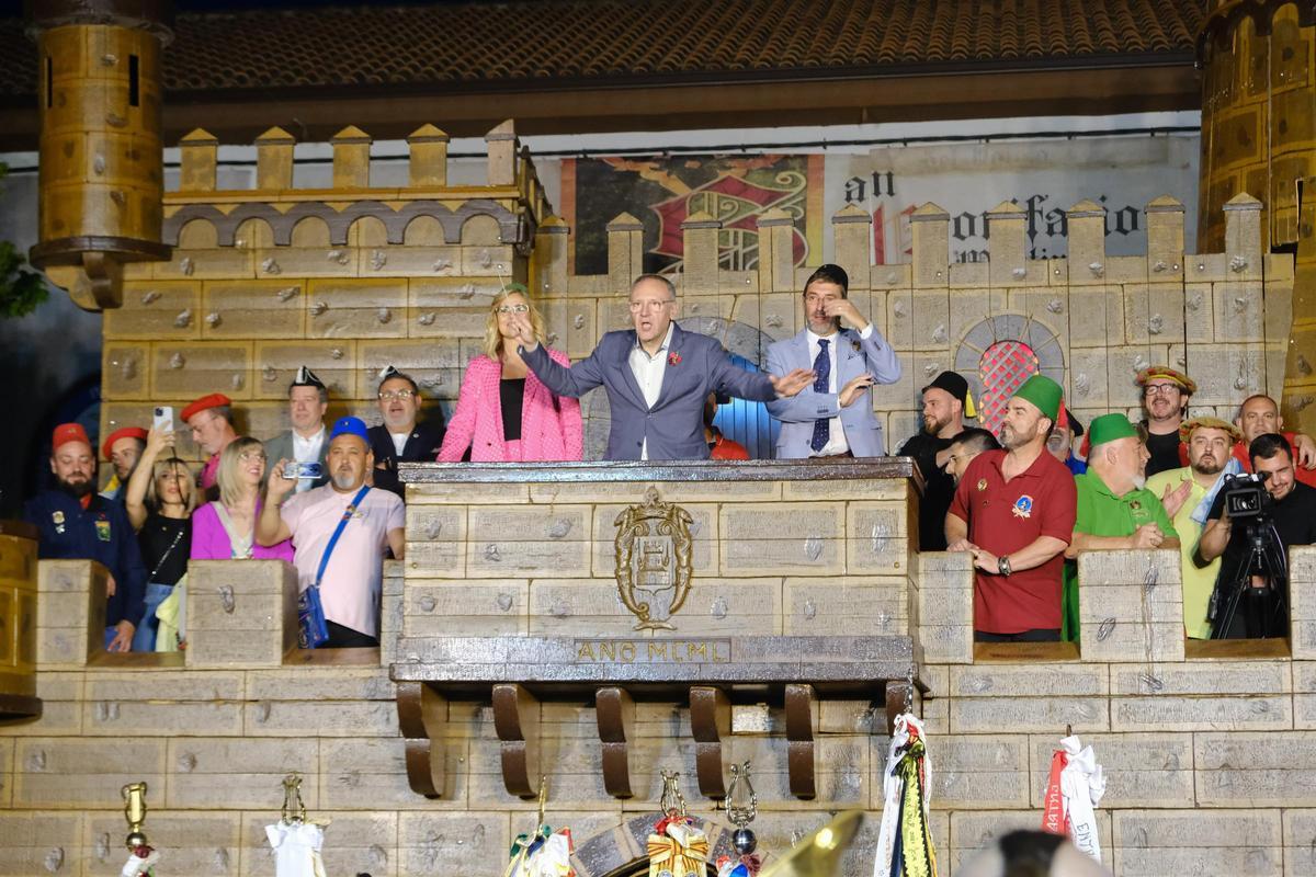 Ambientazo en el Pasodoble Petrel en el comienzo de las fiestas Ambientazo en el Pasodoble Petrel en el comienzo de las fiestas