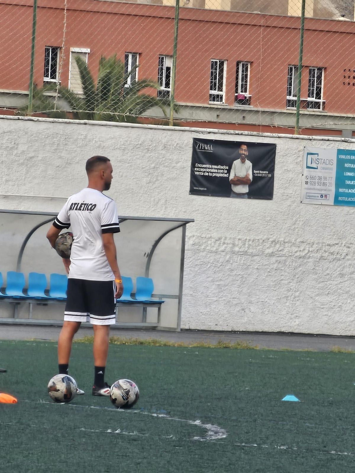 David Rodríguez Deivid, técnico del Atlético Gran Canaria, ayer, durante la sesión de trabajo.