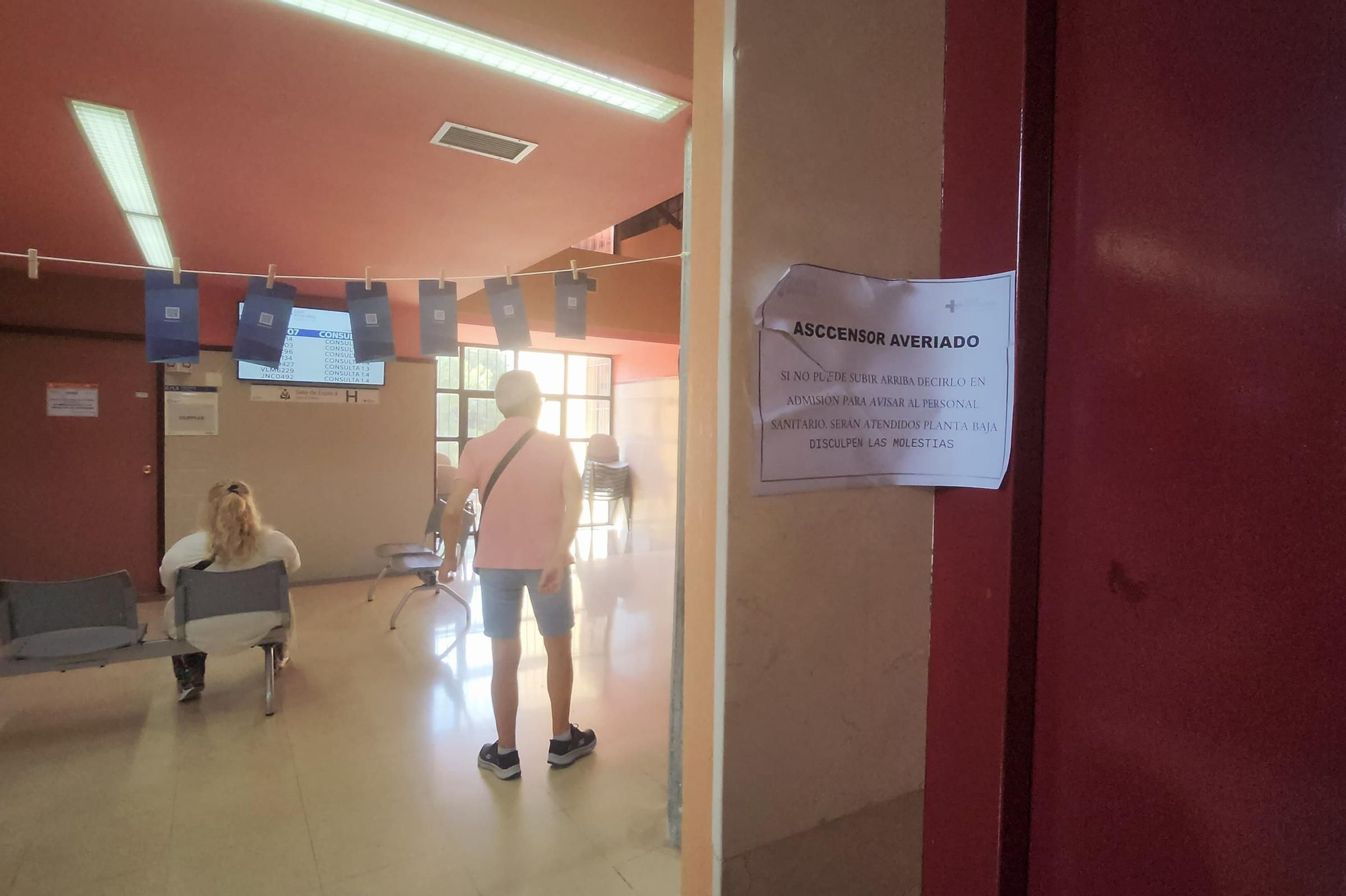 El ascensor del consultorio de Ciudad Jardín sigue estropeado