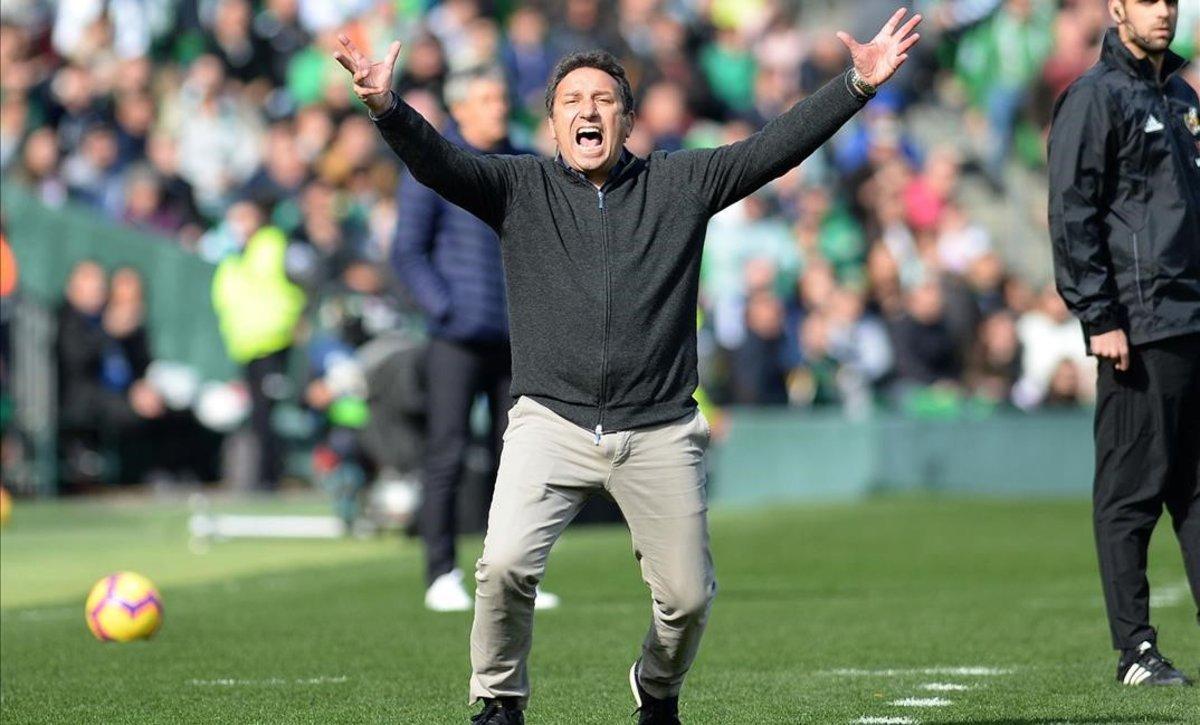 jdomenech46630973 girona s spanish coach eusebio sacristan  c  reacts during t190120170020