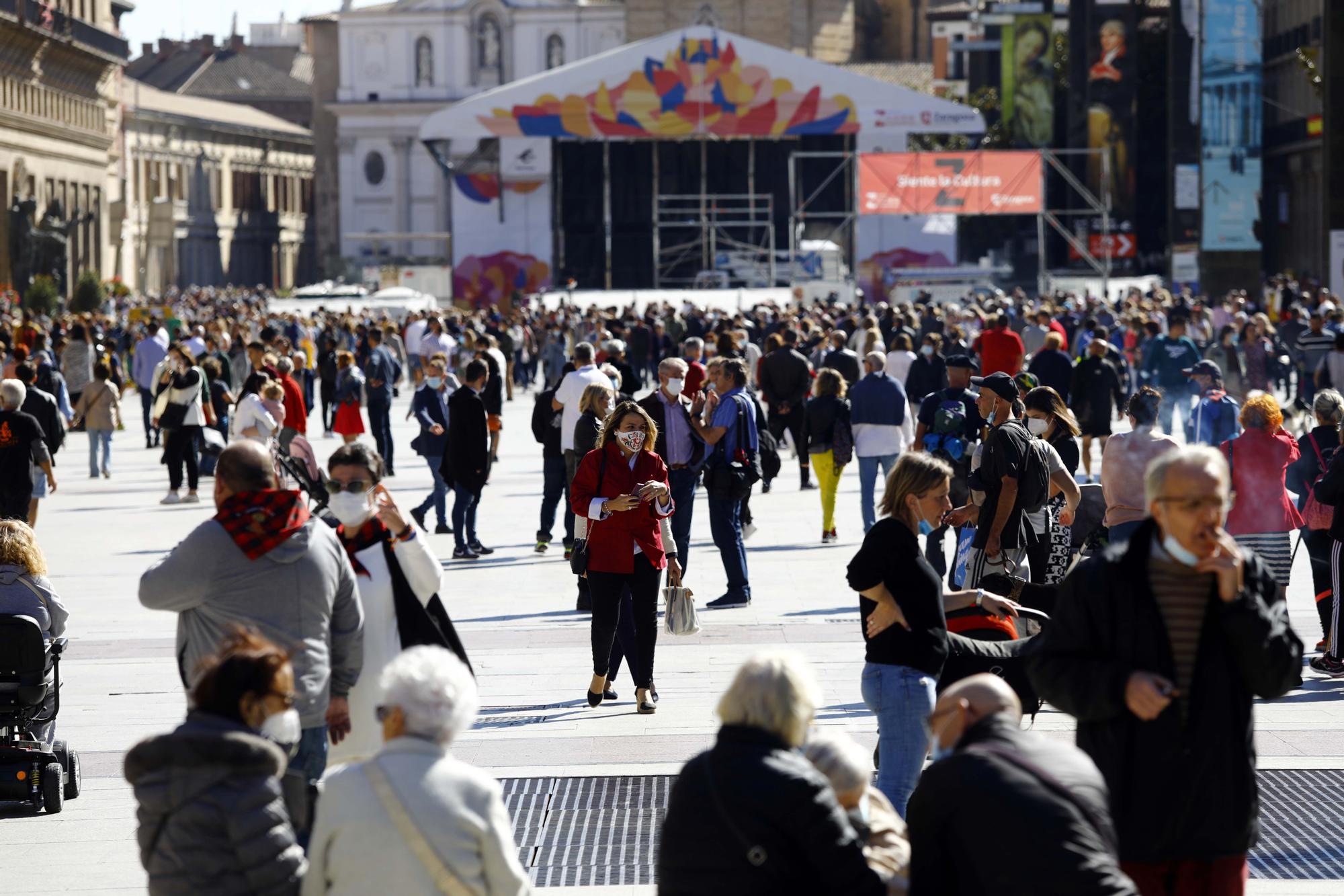 FOTOGALERÍA | Así luce la plaza del Pilar en el primer día de las fiestas