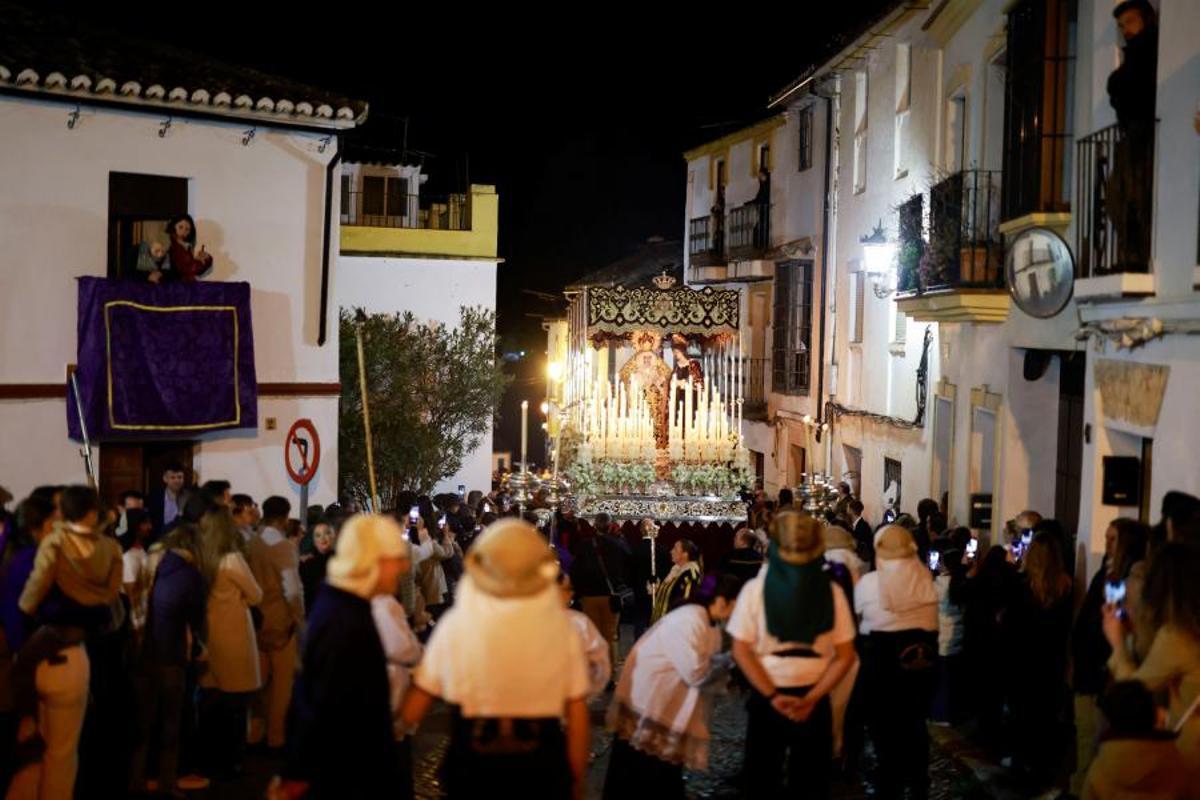 Procesión durante la Semana Santa en Ronda.