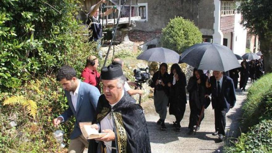 Rodaje de un entierro en la localidad de San Martín para el largometraje &quot;Naves, un pueblo con historia&quot;.