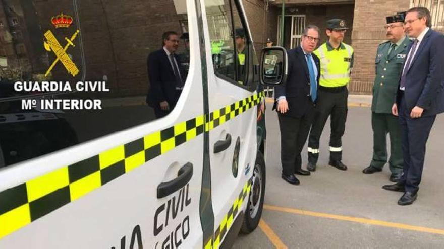 El director de la DGT visita la Guardia Civil de Castelló