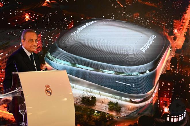 El presidente del Real Madrid, Florentino Pérez, pronuncia su discurso durante la presentación de la reforma del estadio Santiago Bernabéu, este martes, en Madrid.