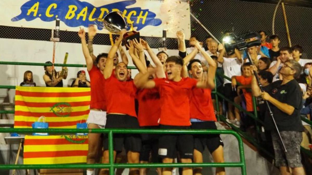 «Blue Ladies», «Socialgrup» i «Viejas Glorias» guanyen el 43è Torneig de Futbol Sala dels Hostalets de Pierola | AJ. HOSTALETS DE PIEROLA