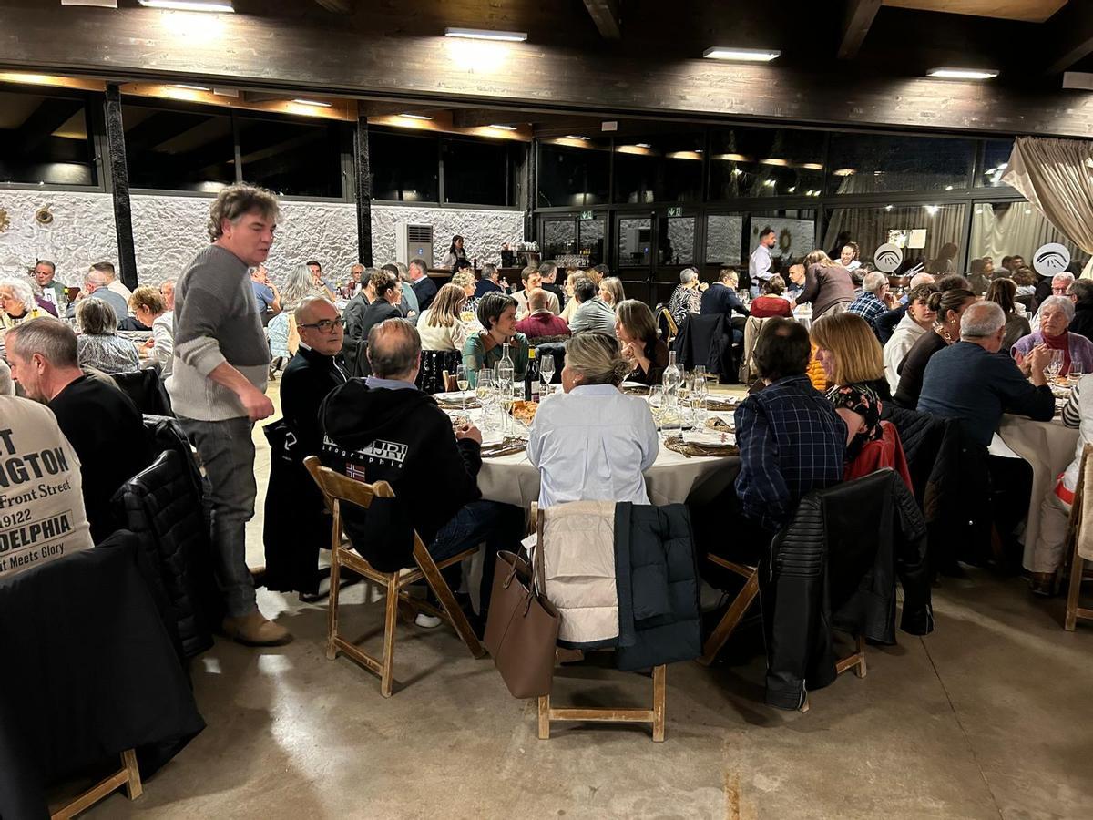 El restaurant Molí de l'Escala, ple durant l'homenatge.