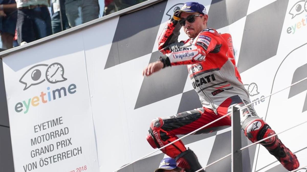 Jorge Lorenzo (Ducati) protagoniza su típico salto en el podio de Spielberg tras lograr su tercera victoria de la temporada.