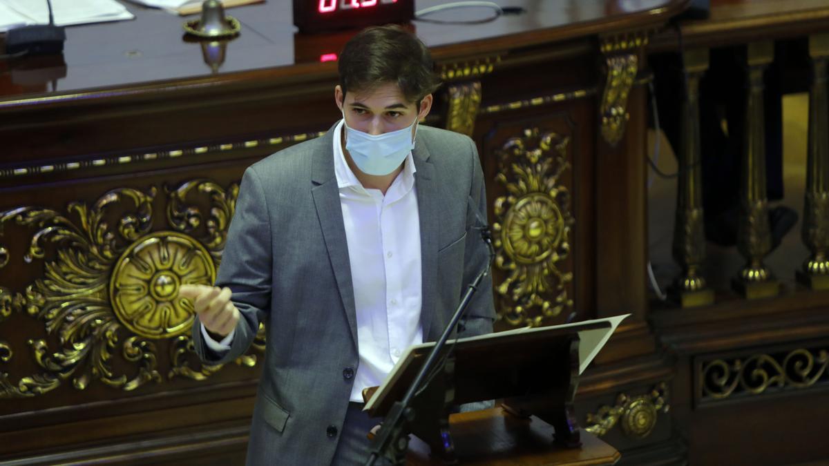 Borja Sanjuán  interviene en el pleno del ayuntamiento.