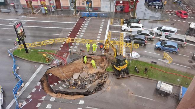 Auf dem Innenstadtring in Palma de Mallorca bricht der Asphalt ein