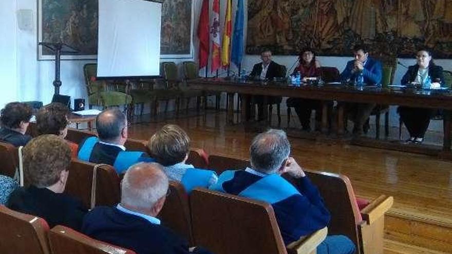 Alumnos y responsables del programa, en la clausura de un curso.