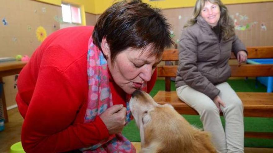 El vínculo afectivo entre dueña y mascota le salvó la vida a Dora Pampín.  // Noé Parga