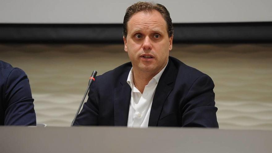 Lacalle: &quot;Para evitar la crisis hay que hacer lo contrario de lo que dicen los políticos&quot;