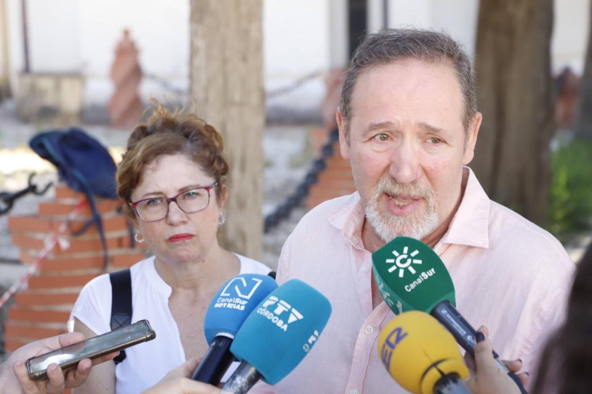 Rueda de prensa situación de parálisis institucional que sufren las exhumaciones de las fosas comunes en los cementerios de La Salud y San Rafael en Córdoba