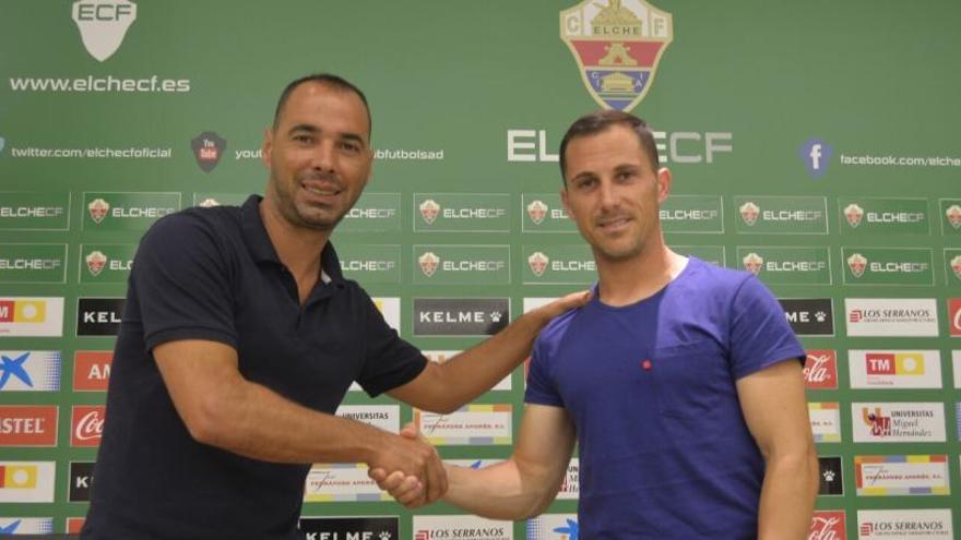 Collantes, junto a Cordero, durante su presentación como nuevo jugador del Elche