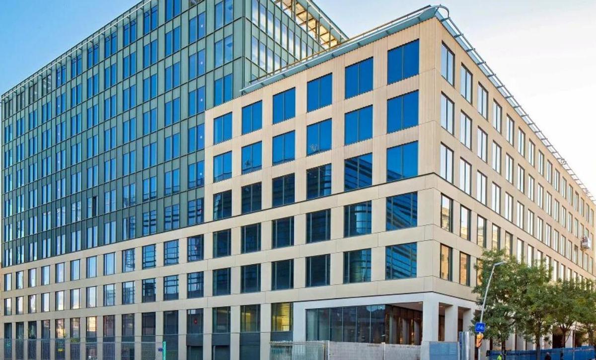 L’amo del Rockefeller Center sobrevola el 22@