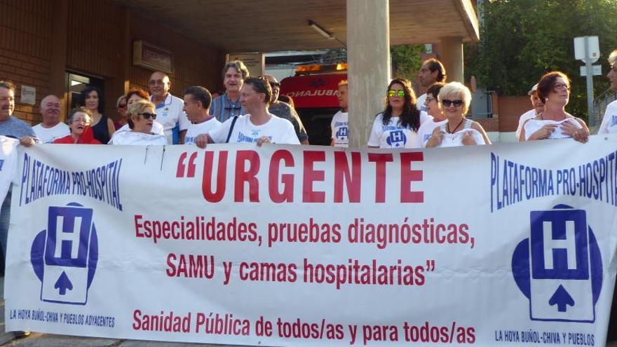 Protesta en el centro de salud de Buñol para pedir una ambulancia