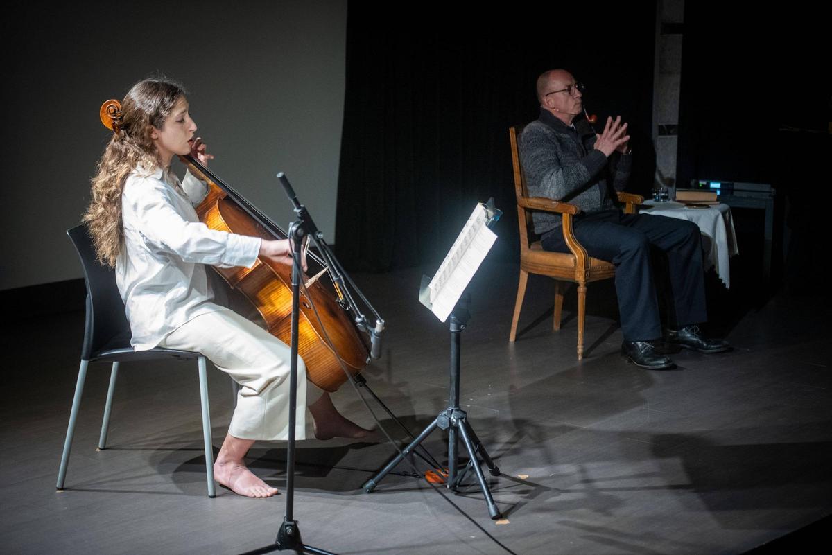 La violocel·lista Maria Coll i l'actor Pere Font han fet una lectura dramatitzada de textos de Pau Casals