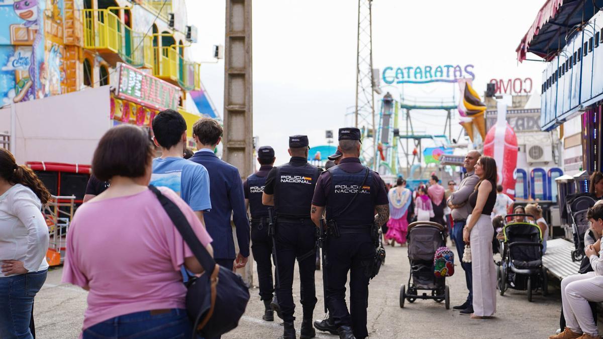 Policía nacional en la calle del Infierno, Feria de Abril