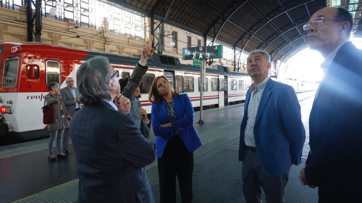 Pilar Bernabé en una pasada vista a las obras de la Estación del Norte.