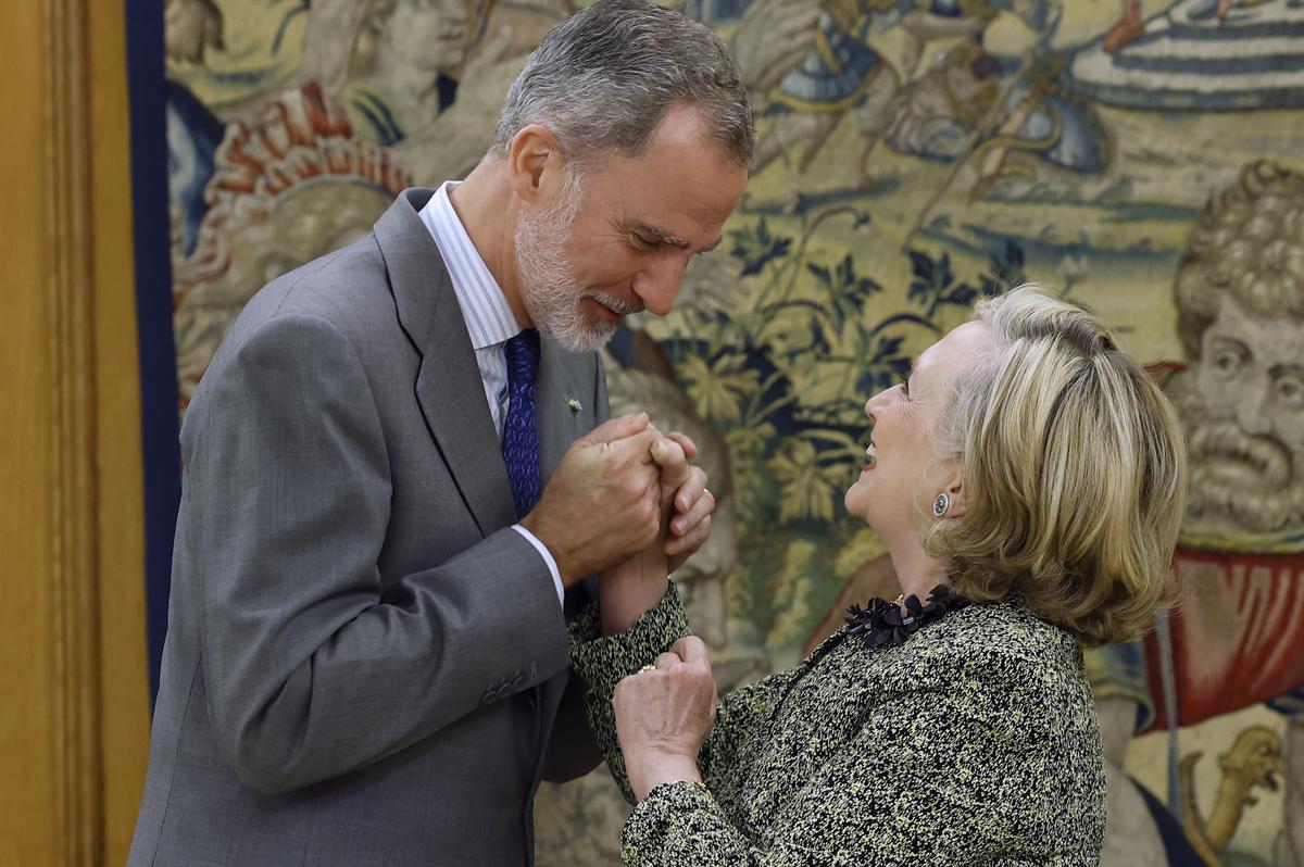 Felipe VI se reúne con Hillary Clinton en la Zarzuela