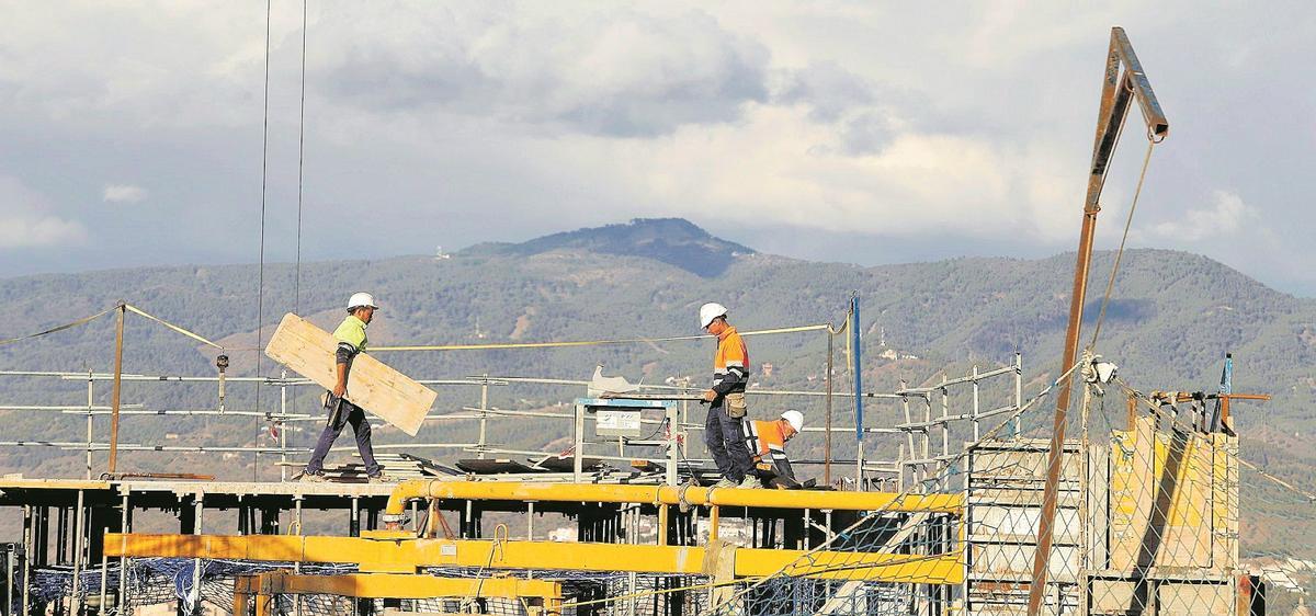 Obras de construcción de viviendas en Málaga.