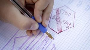 "No et fiquis en embolics": l’error que facilita l’assetjament
