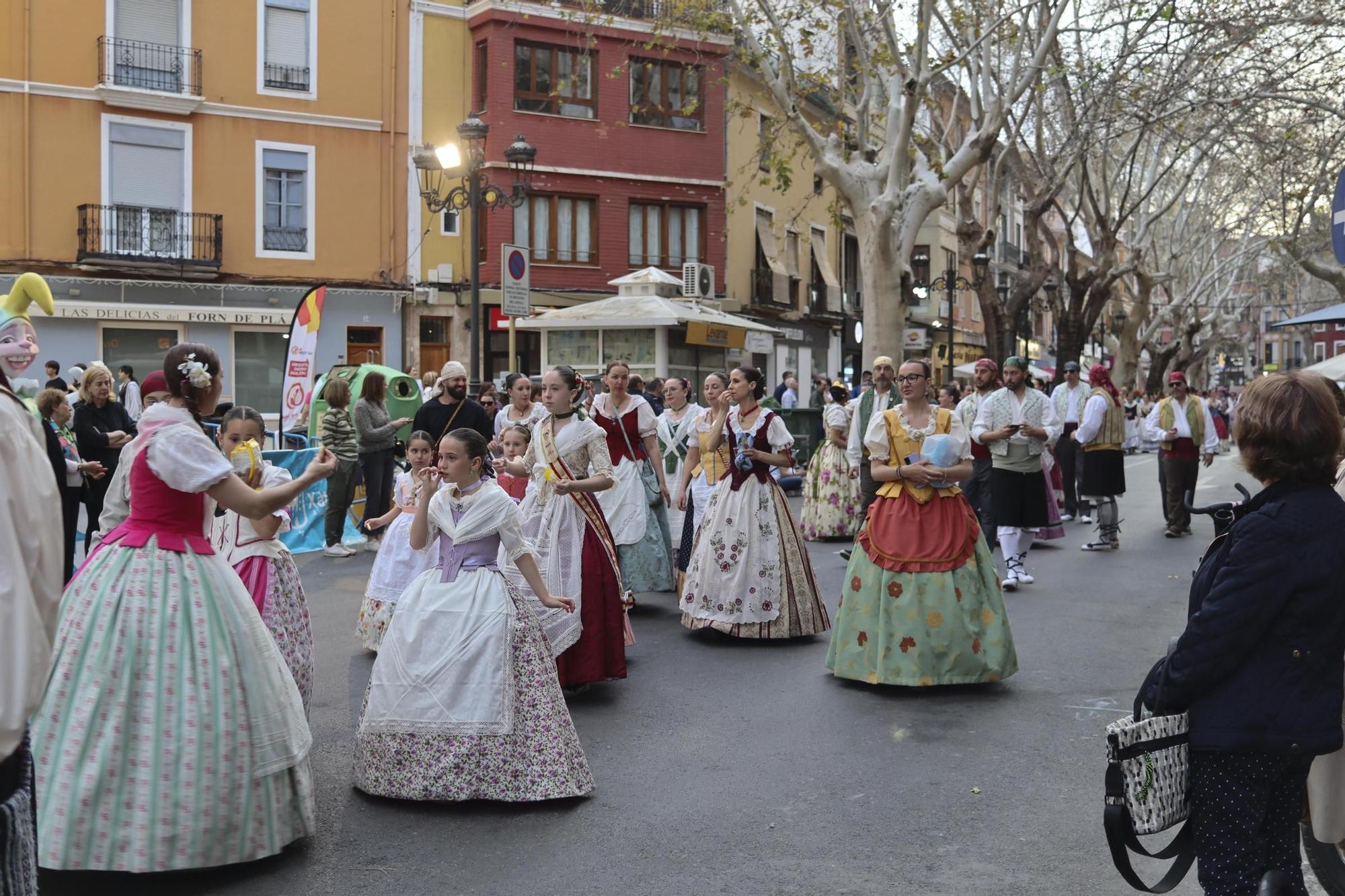 La tradicional visita a las fallas de Xàtiva en imágenes