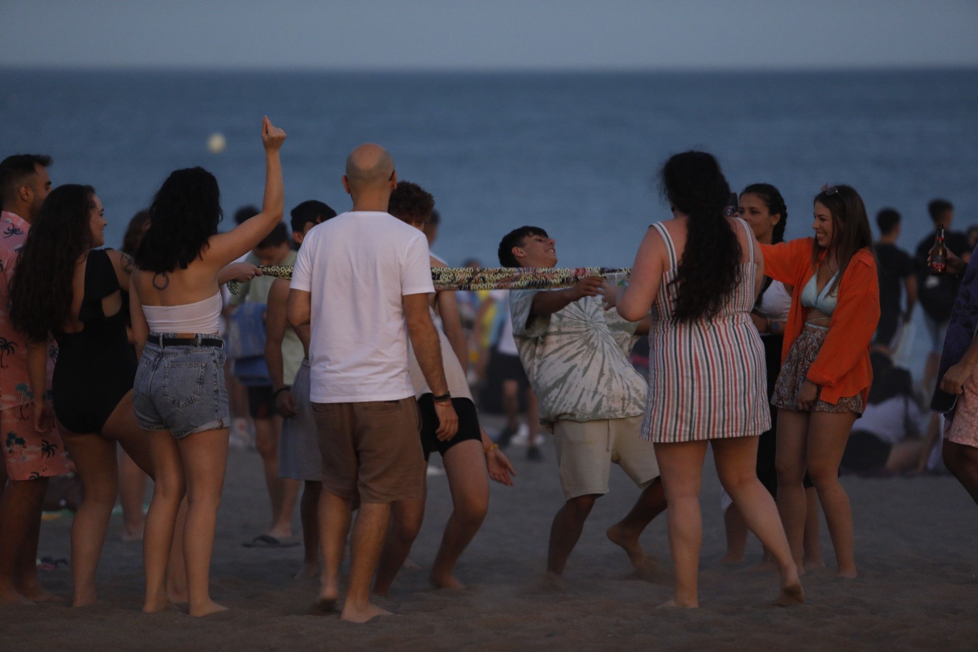 Málaga recupera la magia de los dos últimos años en las playas por San Juan