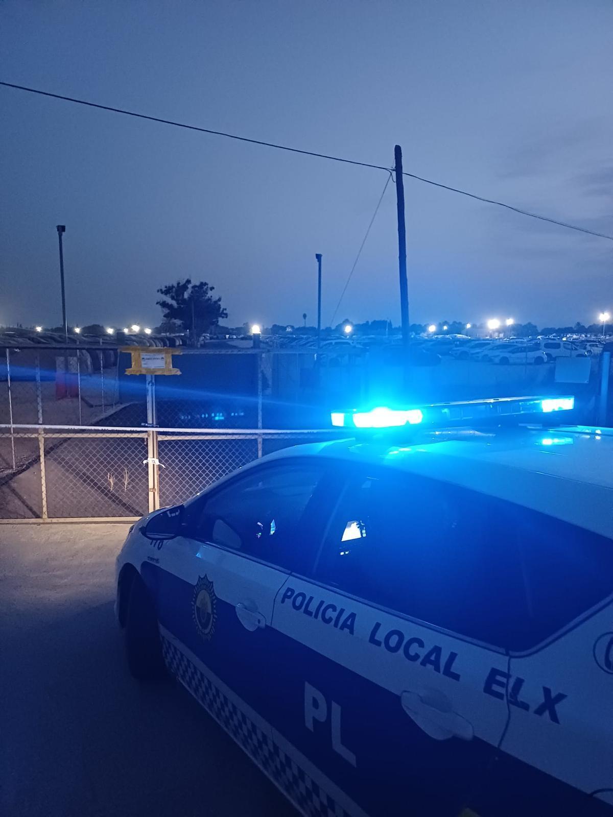 El recinto clausurado por la Policía Local el martes por la noche en Torrellano Alto.