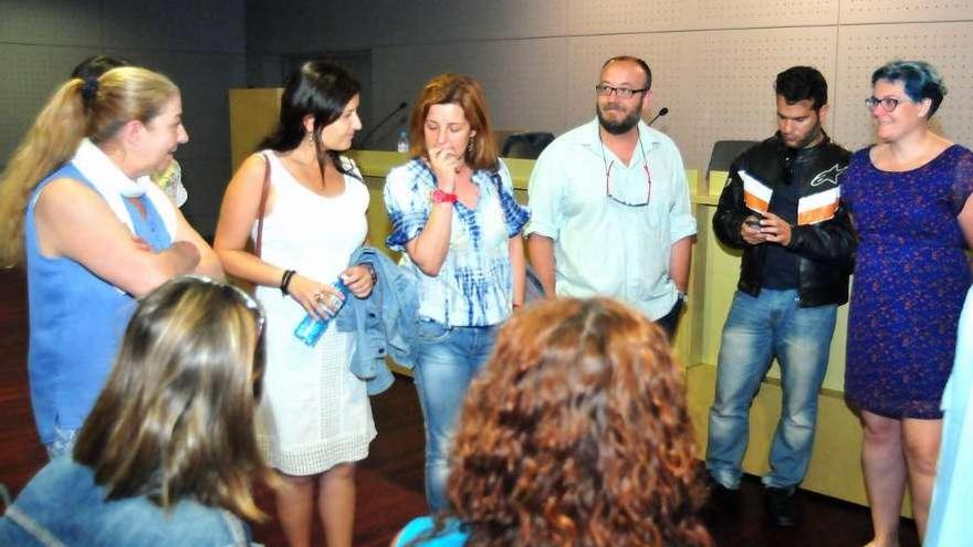 Padres de alumnos de la comarca de O Salnés reunidos ayer en el Auditorio de Vilagarcía.