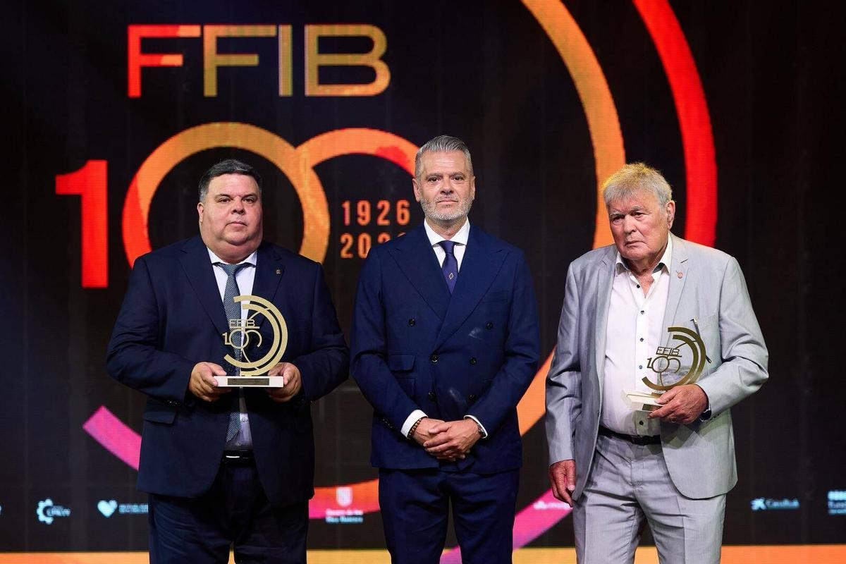 La FFIB ha reconocido a los clubes, jugadores y personas que han ayudado a contruir y fomentar el fútbol en Baleares La FFIB ha reconocido a los clubes, jugadores y personas que han ayudado a contruir y fomentar el fútbol en Baleares