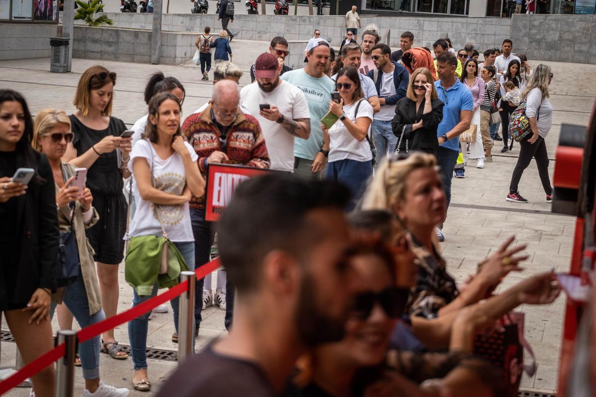 Colas en el estreno en Tenerife de GoXo, la food truck de Dabiz Muñoz