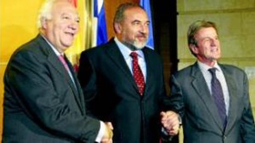 Lieberman invita a Moratinos y Kouchner a resolver sus asuntos