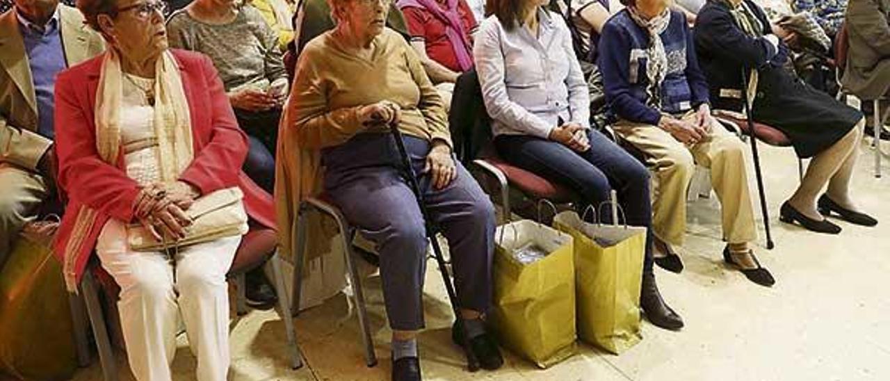 Foto de las cinco homenajeadas en el CRAC de Coruxo. // Cristina Graña