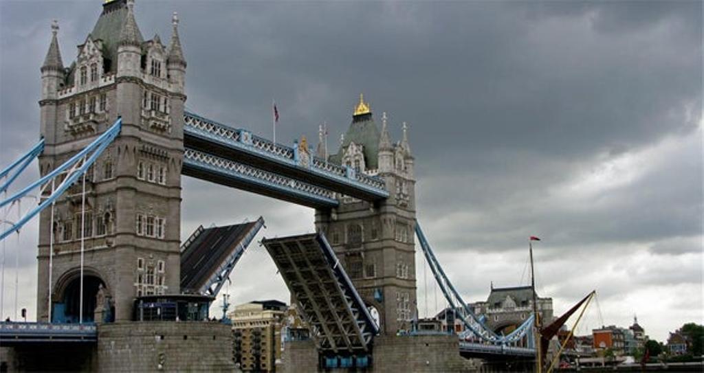 James Bond apadrina un sorteo de un viaje a Londres