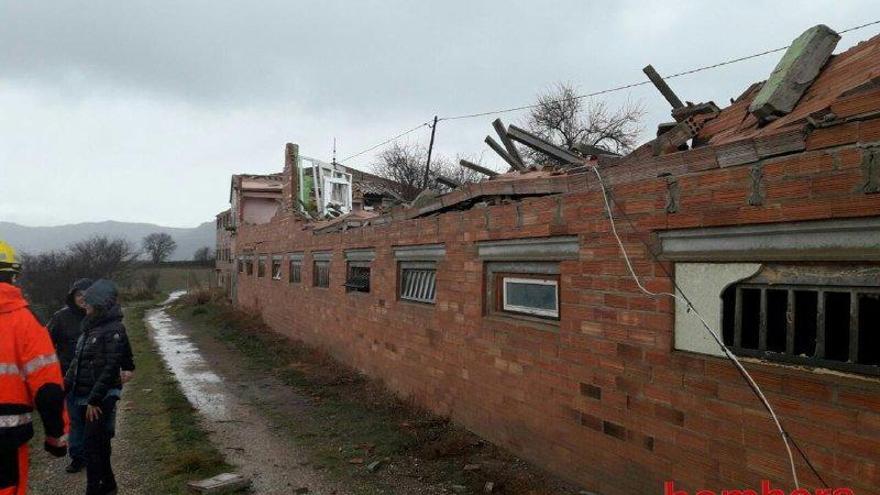 Un tornado provoca importants destrosses a cases de pagès i granges a Cardona i Navès