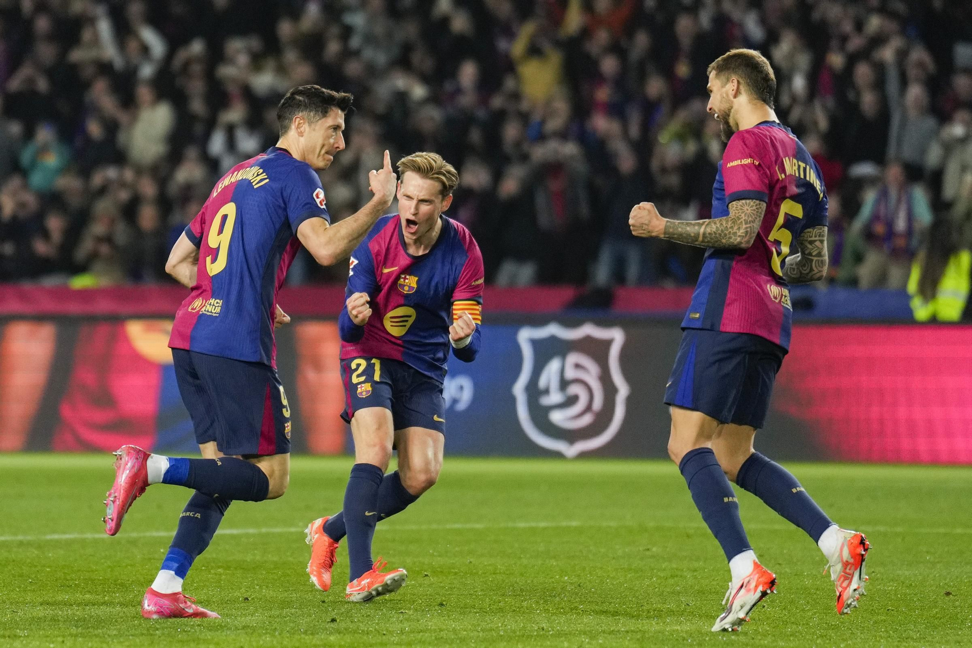 1-0. El Barcelona gana al Rayo con un gol de penalti de Lewandowski y se sitúa líder