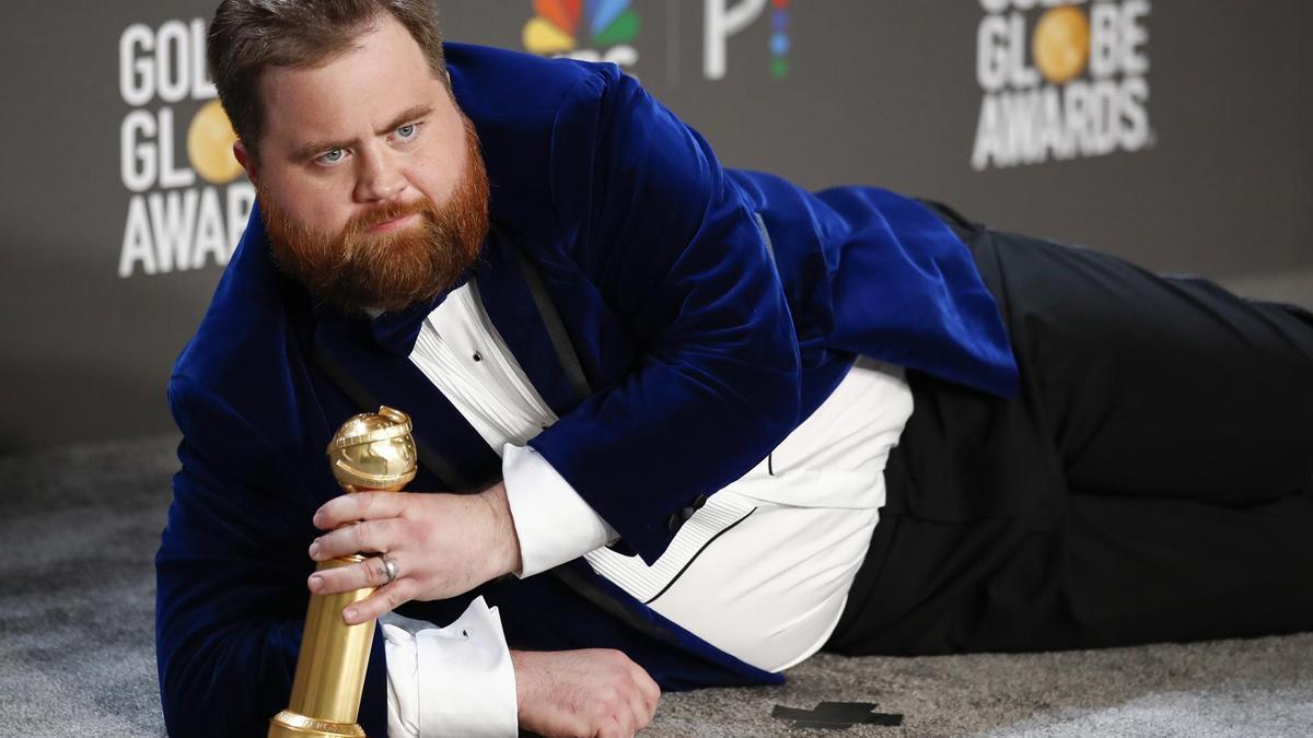 El cómico estadounidense Paul Walter Hauser, tras ganar el Globo de Oro al Mejor Actor de Reparto en televisión.