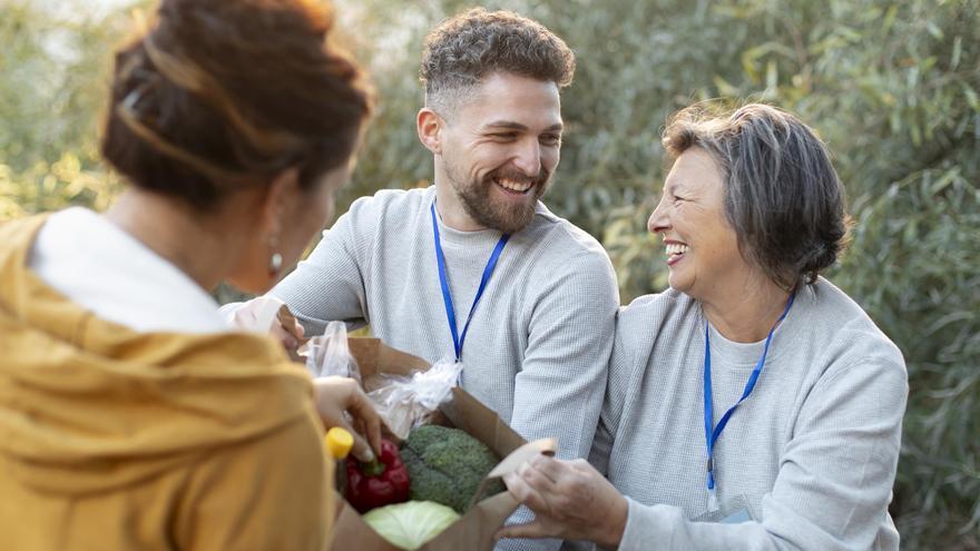 Xàtiva presenta una guía de entidades locales para celebrar el Día Internacional del Voluntariado