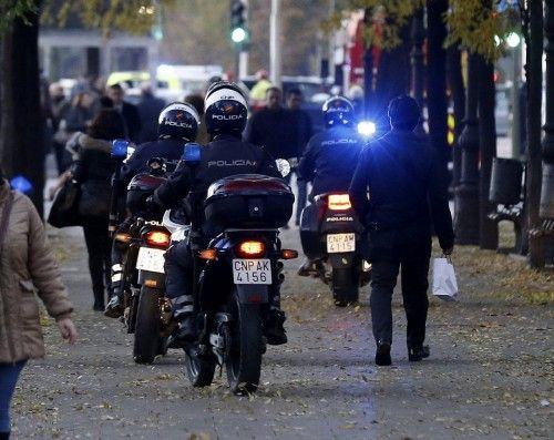 Empotra un coche con bombonas de butano en la sede del PP de Madrid.