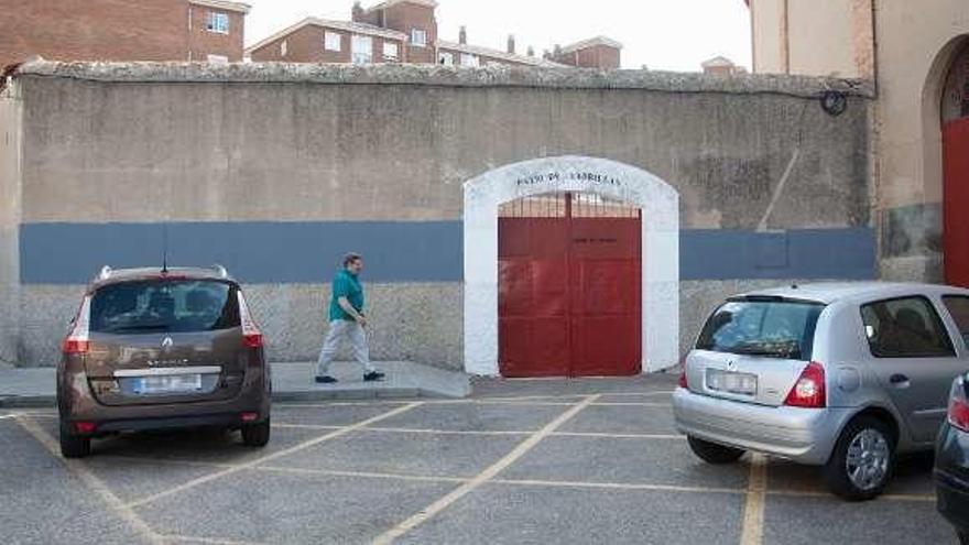 Tapadas las pintadas de la plaza de toros