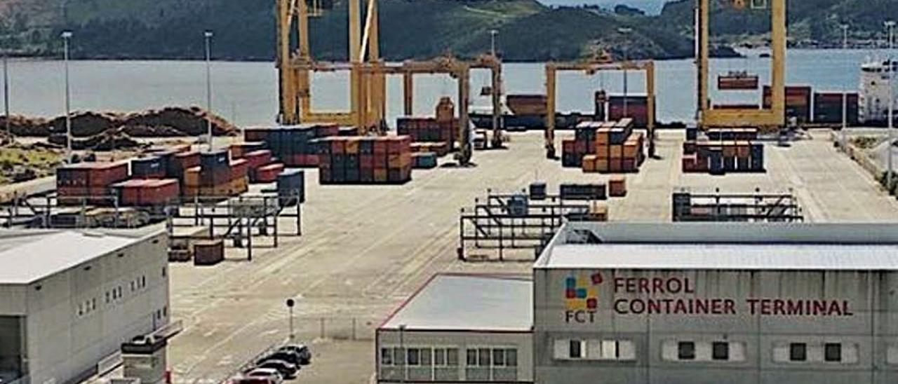 Terminal de contenedores
del puerto de Ferrol. |   // FFS