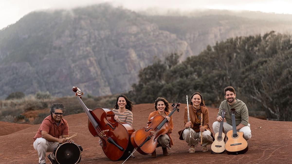 El proyecto sonoro ‘Samora’ fusiona música de raíz, arena y luz
