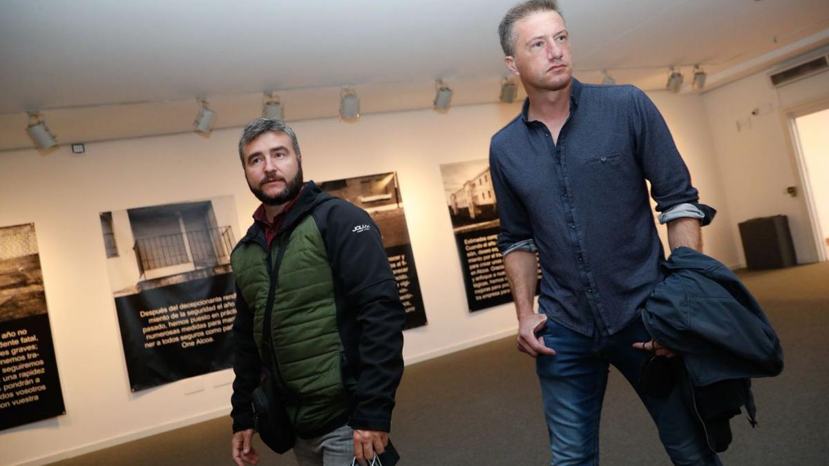 Los dos sindicalistas, en la sala de exposiciones de la Casa de Cultura. | Mara Villamuza 