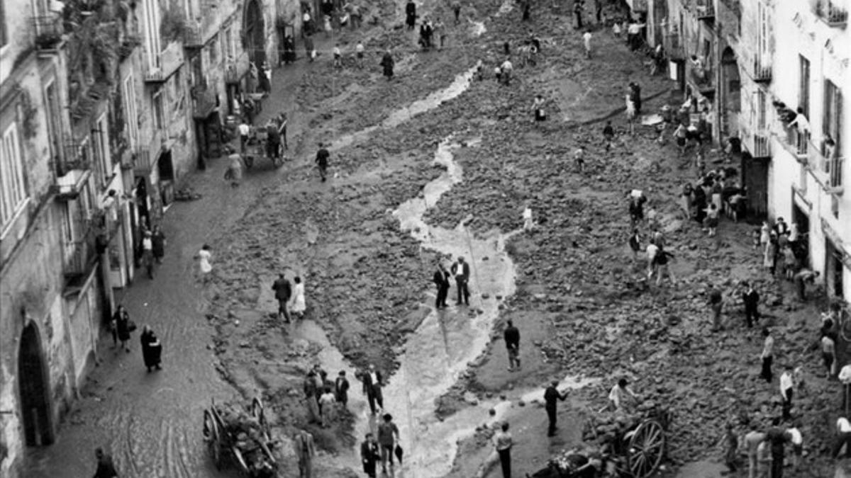 La Nápoles de los años 50: inundación en un barrio popular