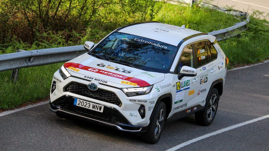 Ángel Santos y Mario Osma consolidan su liderato en el nacional de eco rallyes