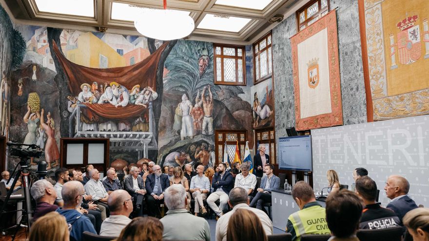 The Cabildo promotes the tram and trains in the Tenerife Mobility Plan